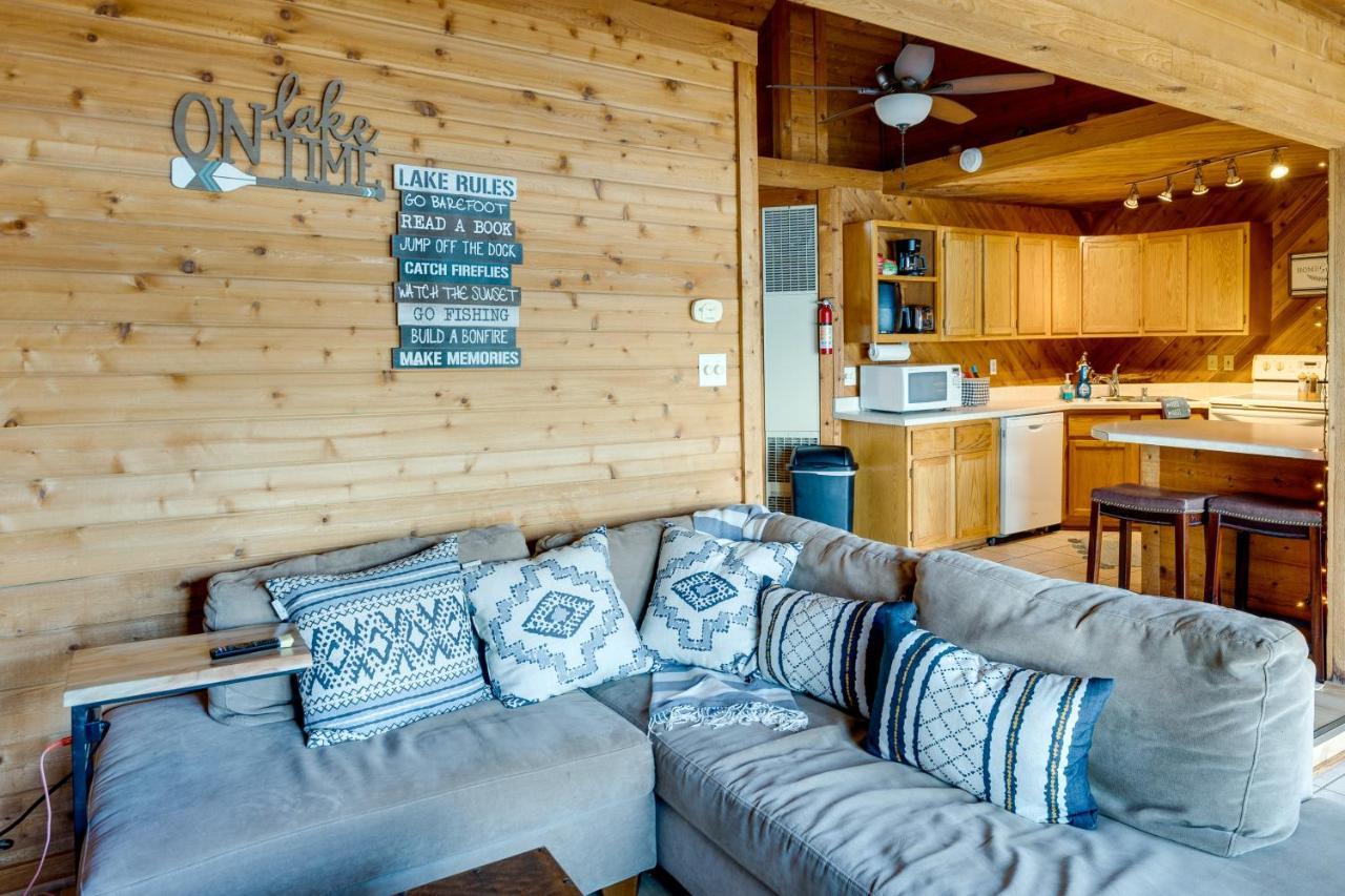 Okauchee Lake Vacation Rental With Boat Dock! Oconomowoc Exterior foto