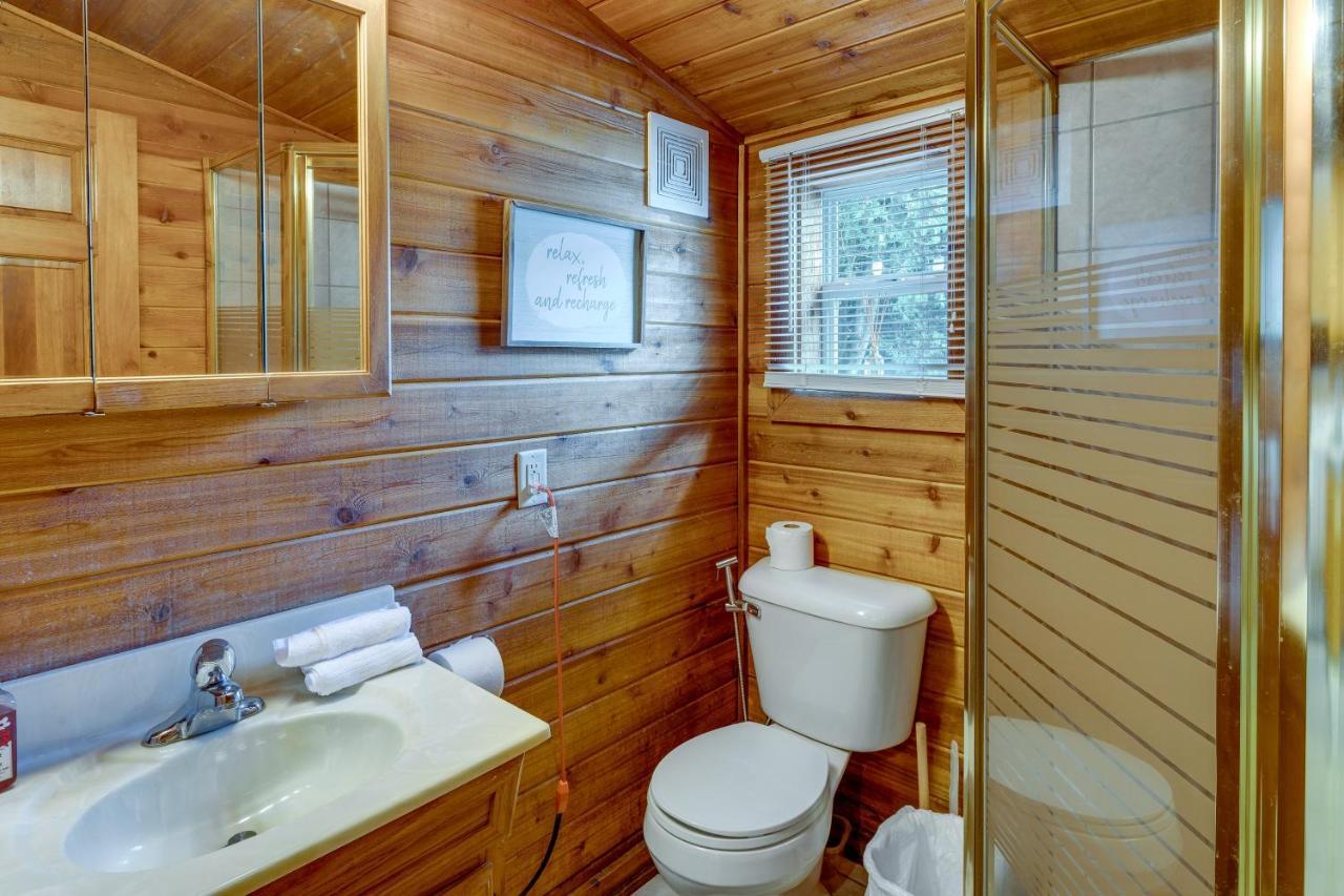 Okauchee Lake Vacation Rental With Boat Dock! Oconomowoc Exterior foto