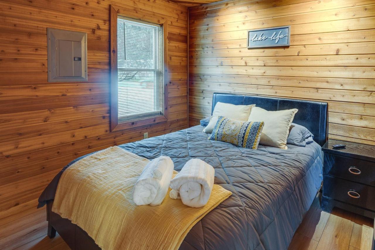 Okauchee Lake Vacation Rental With Boat Dock! Oconomowoc Exterior foto