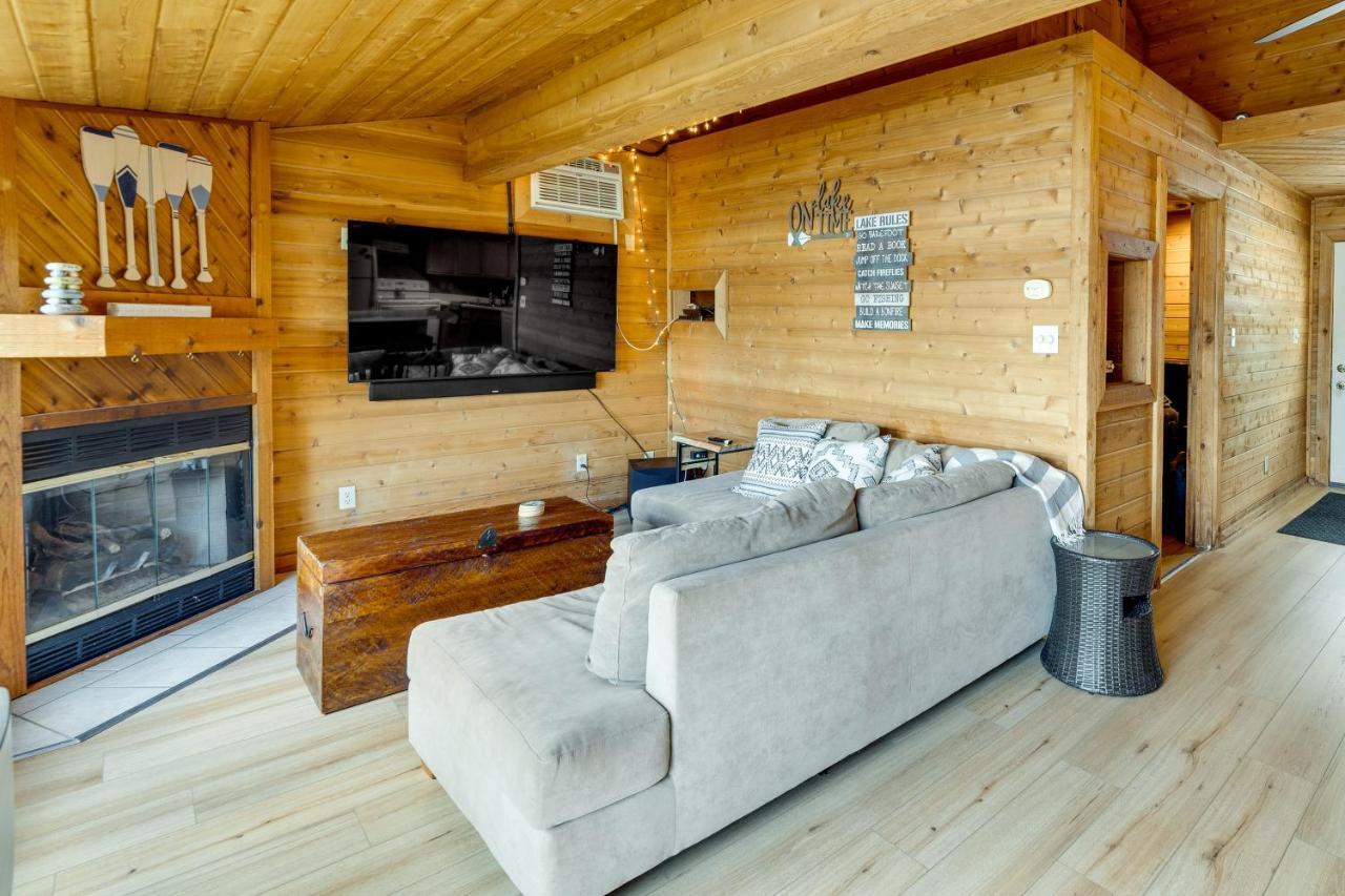 Okauchee Lake Vacation Rental With Boat Dock! Oconomowoc Exterior foto